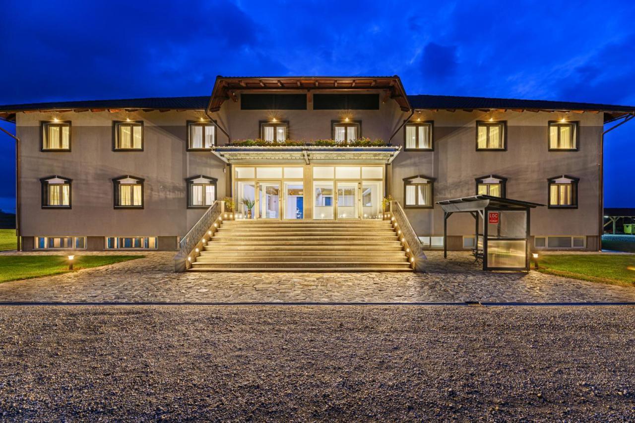 Stejarii Resort Ineu  Luaran gambar